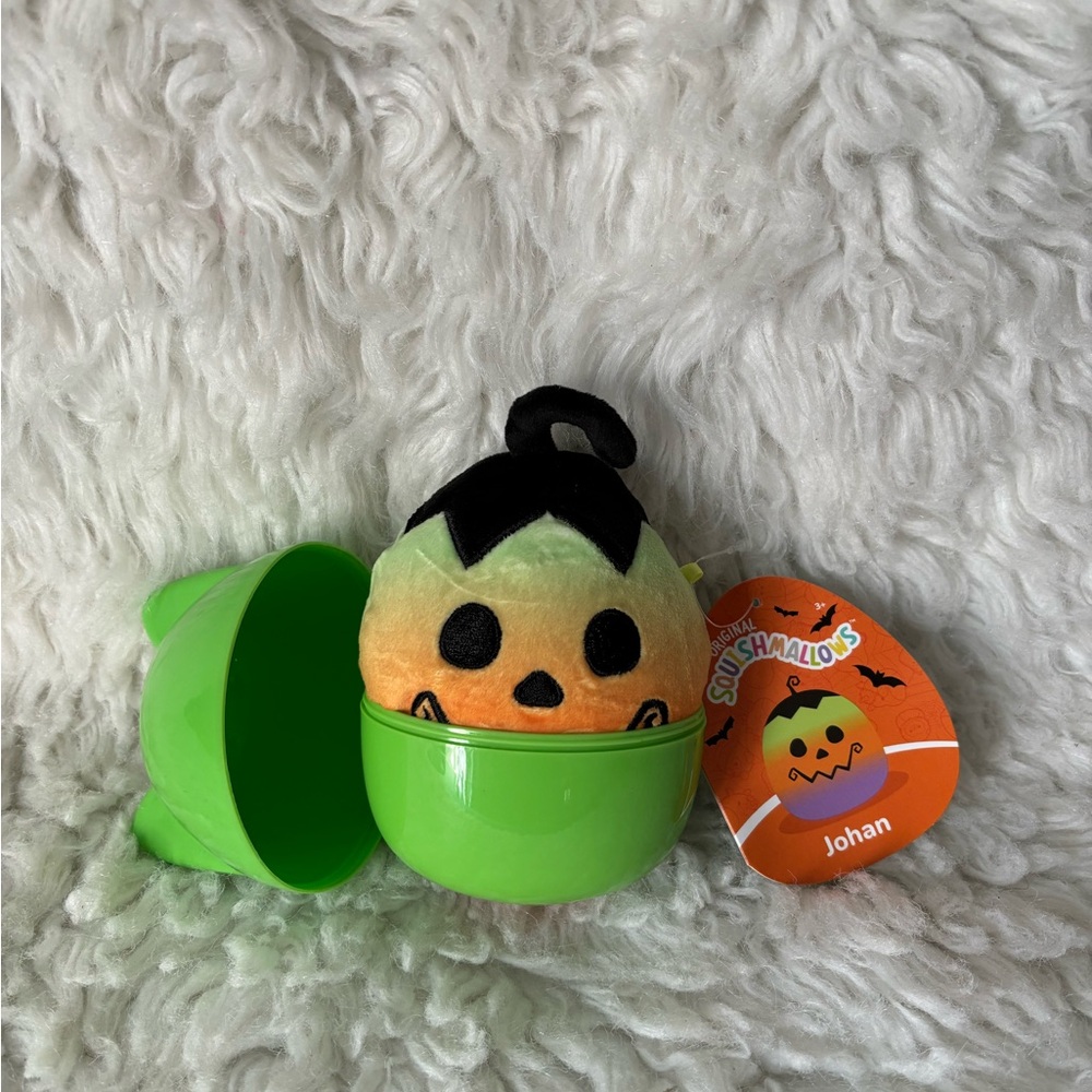 NWT Johan jack-o’-lantern pumpkin in mystery capsule